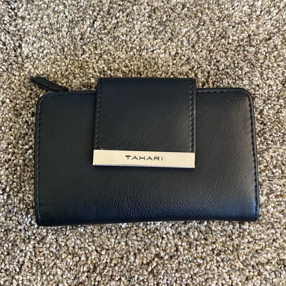 New Tahari Faux Black Leather Clutch Wallet Identity Protect Lining - Picture 4 of 9